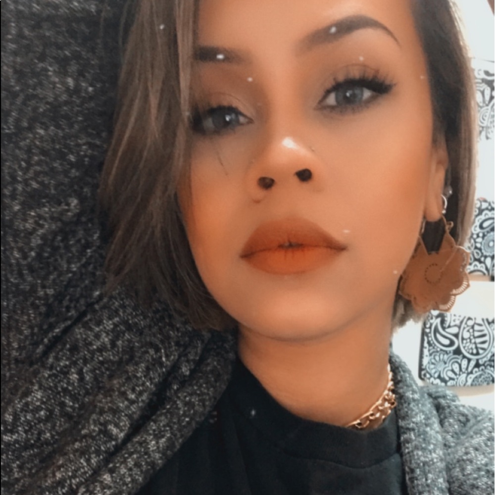 Meet your Posher, Brea
